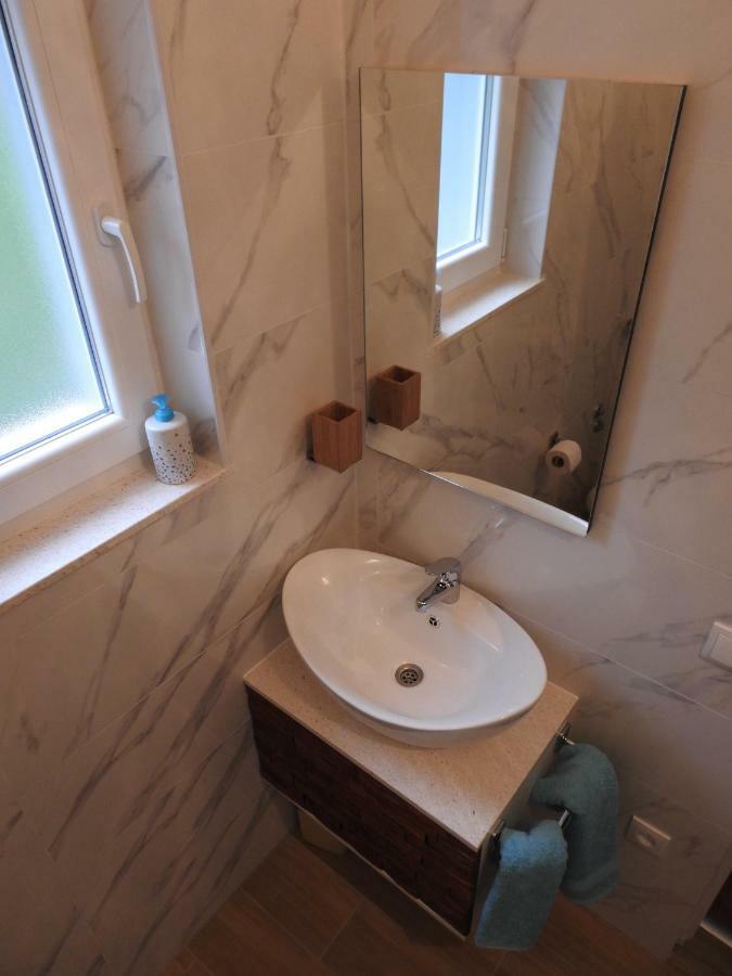 Sunrise Vid Apartment Dugi Rat Exterior photo